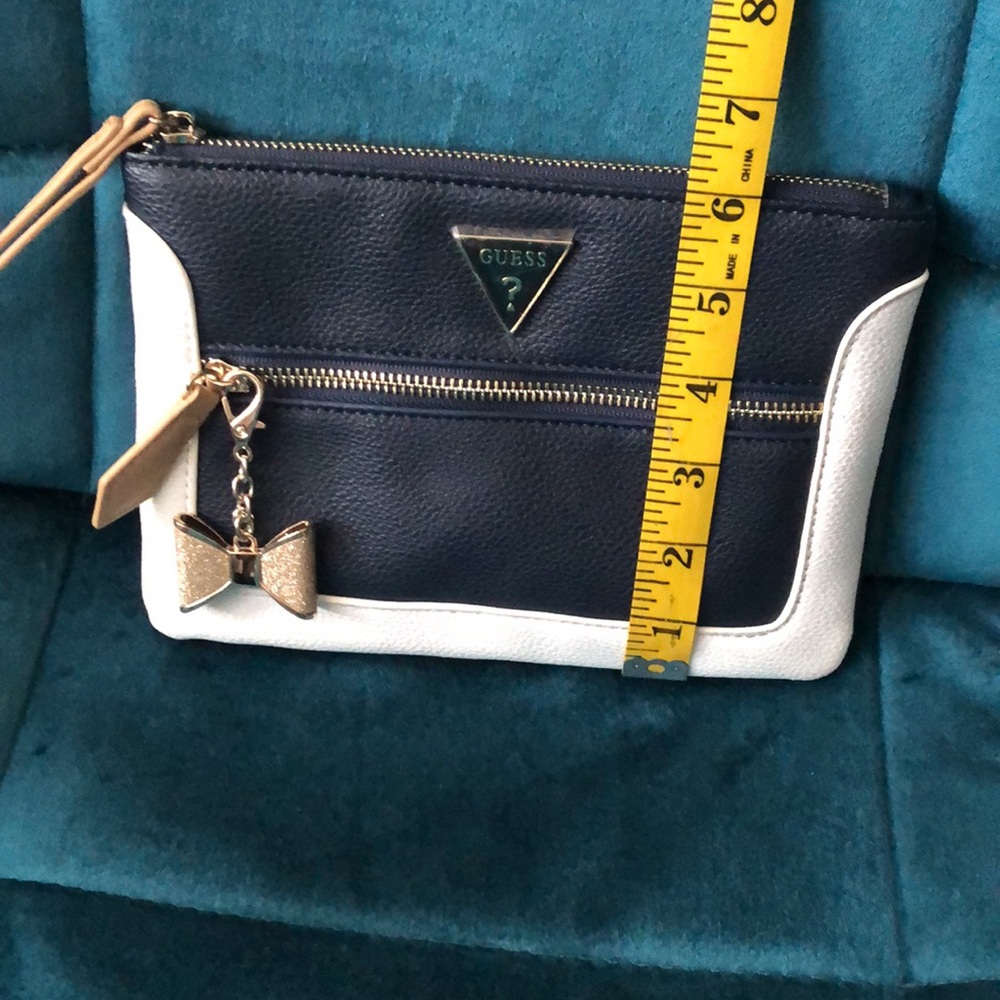 Free w/ purchase or $5 NWOT GUESS Navy/White/Tan Wristlet - Picture 10 of 14